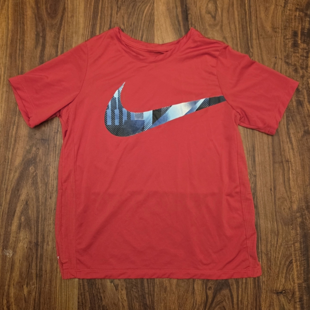Nike Dri-Fit Boys' Size L Red Short Sleeved T-shirt